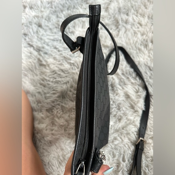 GG Monogrammed Gucci Purse/Crossbody - Picture 5 of 6